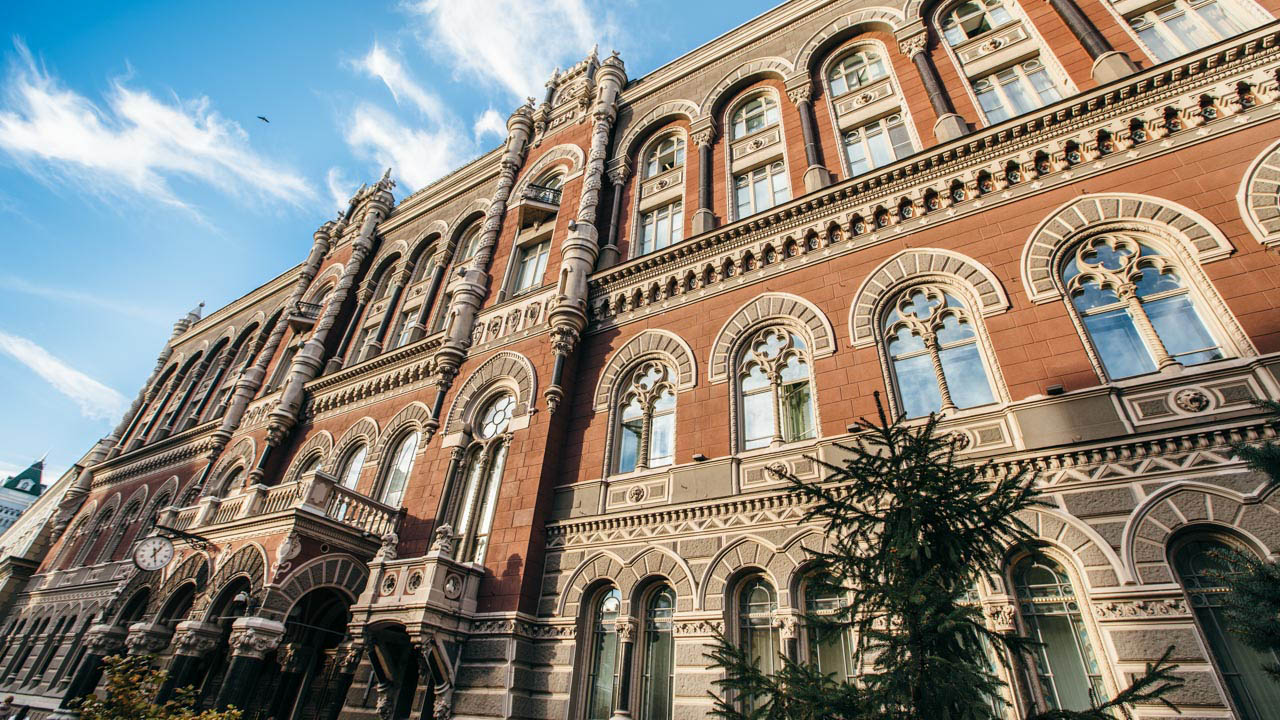 Національний банк у вересні застосував до одного банку та десяти небанківських фінансових установ заходи впливу за порушення у сфері фінмоніторингу та валютного законодавства